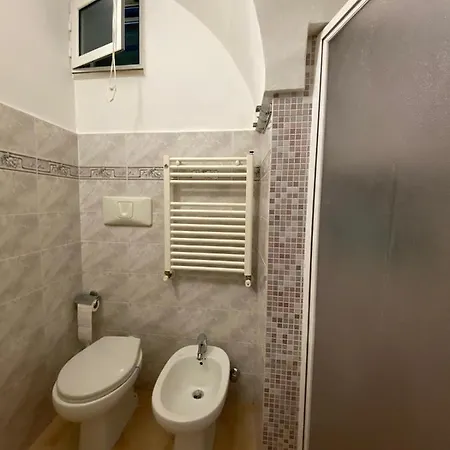 アパート Angolo Nella Roccia オストゥーニ